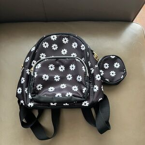 Mini Black🖤 and White 🤍 Daisy 🌼 Backpack